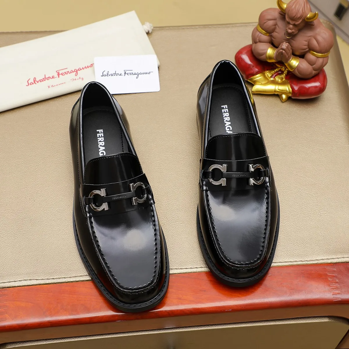 Men's shoes 💰460 🔥 Ferragamo new men's casual slip-on shoes 🇨🇳 Official website original 1:1 mold, original quality 💯 fine workmanship, high-end luxury ☘ The upper is made of imported Italian first-layer cowhide 🌴 Luxurious water dyeing 🐂 Leather lining 🍓 Rubber wear-resistant and non-slip outsole, breathable and comfortable to wear 🍍 The first choice for high-taste men, color optional! Code number 38-44 (45.46. Customized)